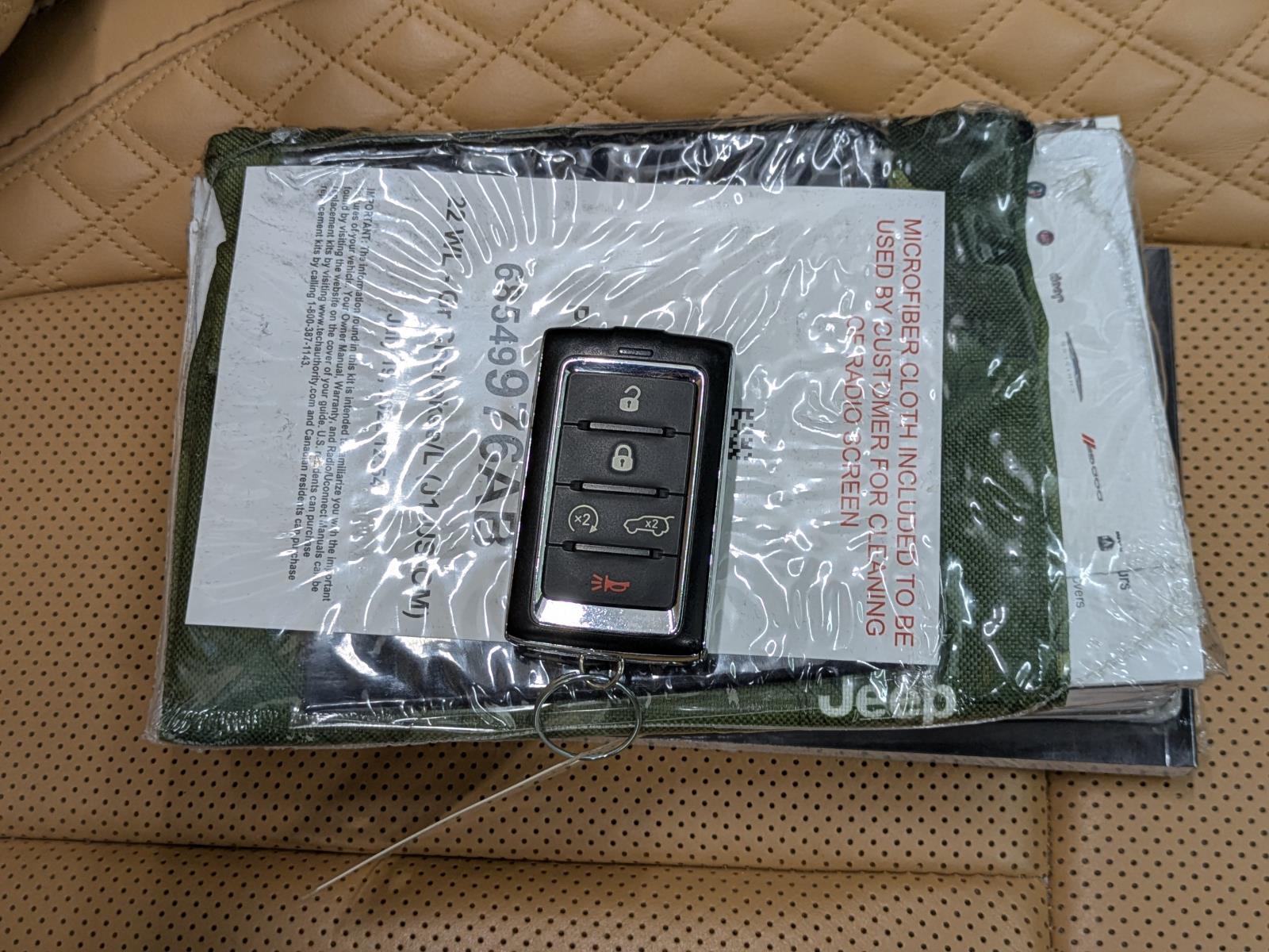2022 Jeep Cherokee Summit 4xe photo 3