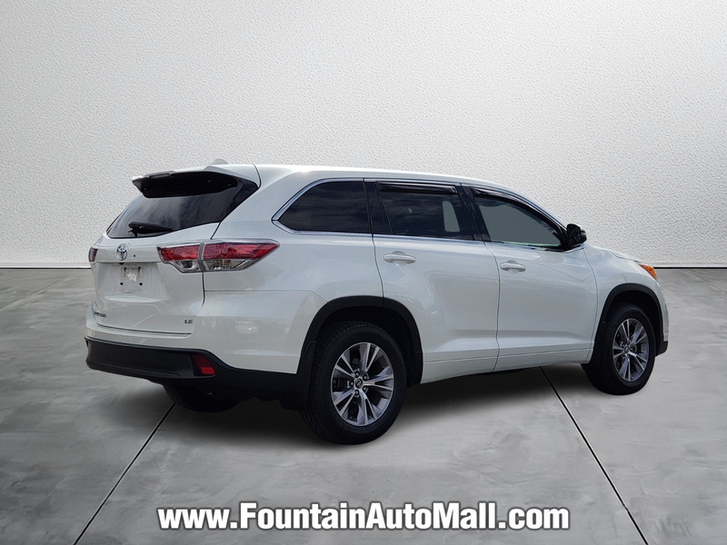 2016 Toyota Highlander LE Plus photo 4