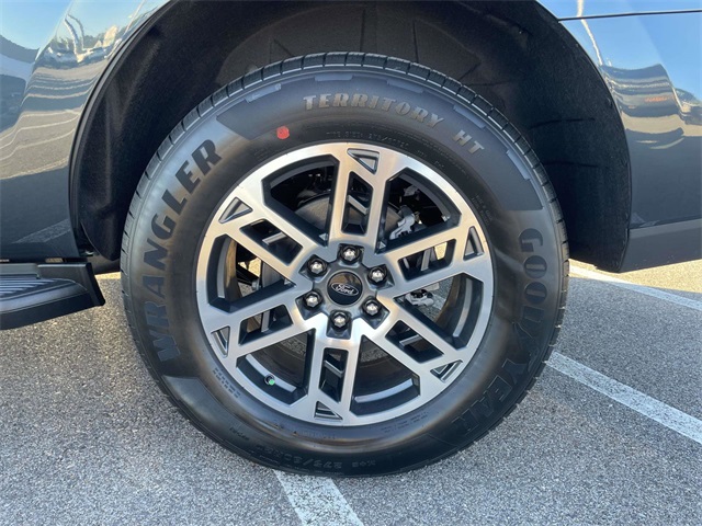 2025 Ford Expedition photo 3