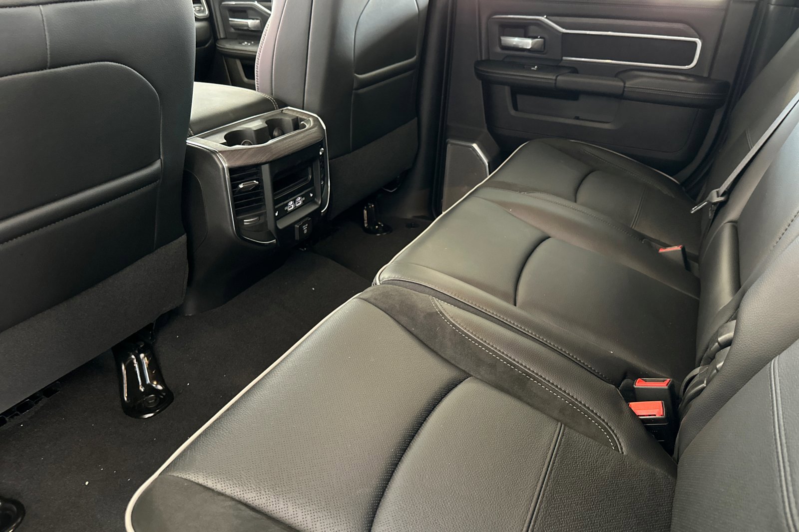 2025 Ram 2500 Laramie photo 9
