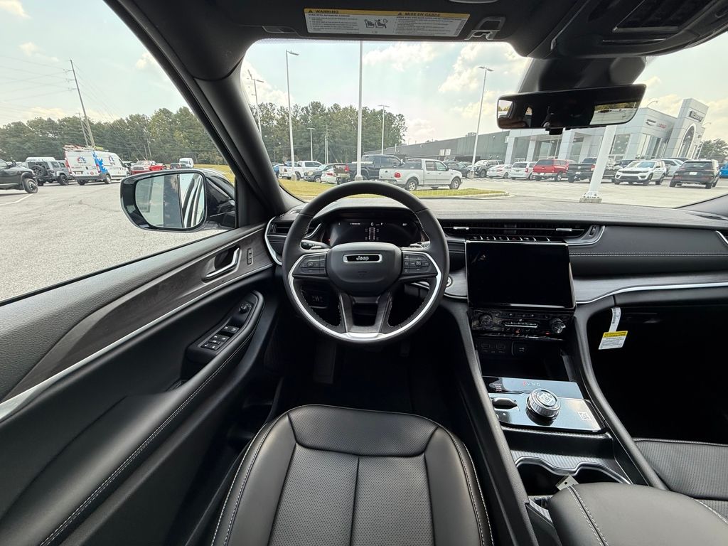 2025 Jeep Grand Cherokee Limited photo 13