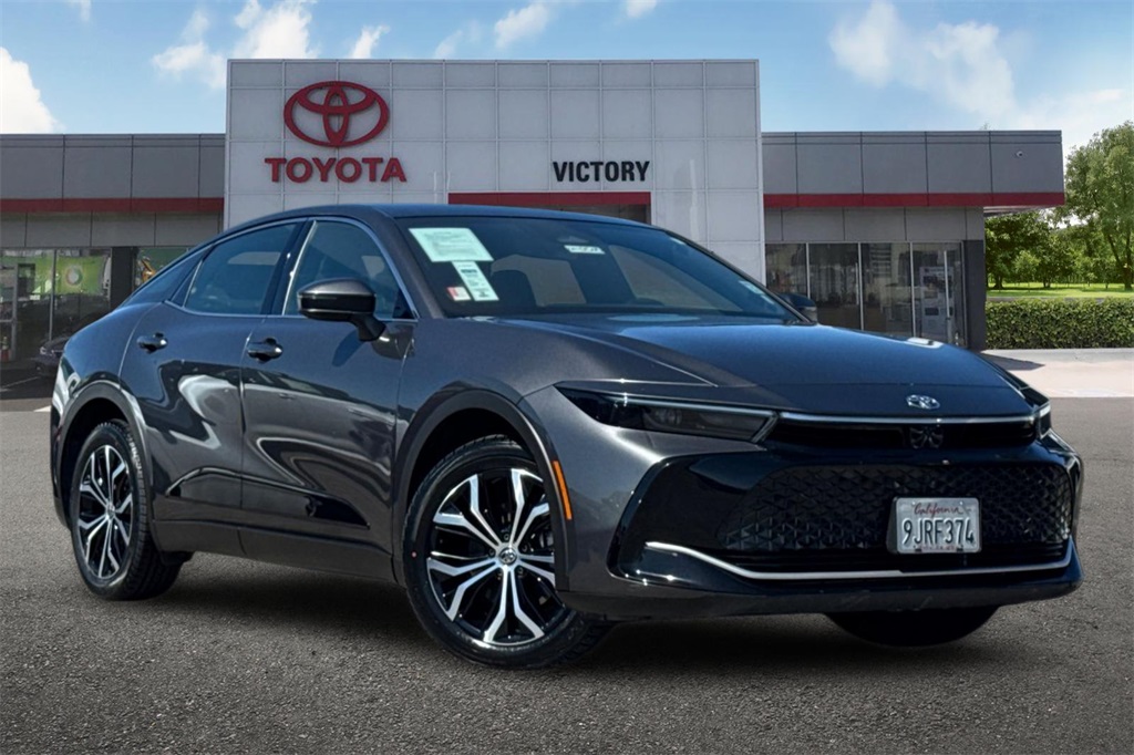 2024 Toyota Crown XLE photo 2