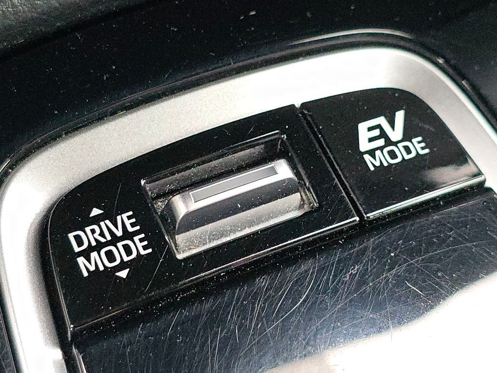 2024 Toyota Corolla Hybrid SE photo 28