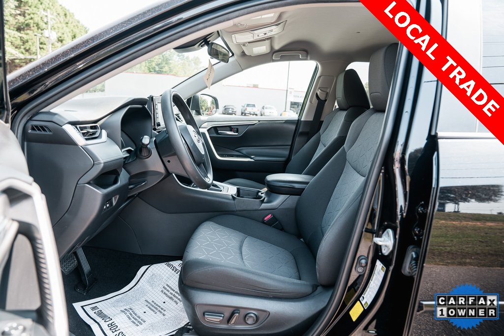 2021 Toyota RAV4 XLE photo 21