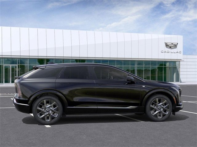 2025 Cadillac Optiq Luxury photo 2
