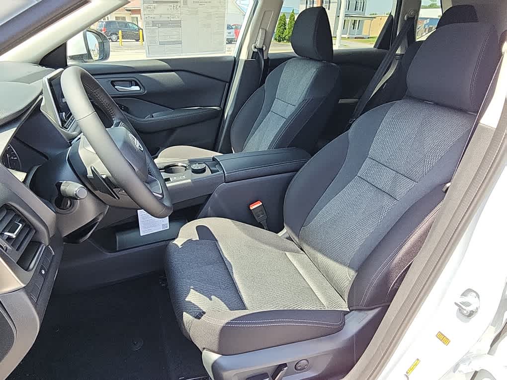 2025 Nissan Rogue SV photo 10