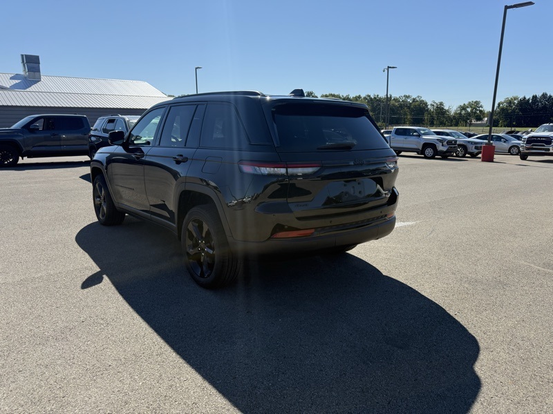 2025 Jeep Grand Cherokee Limited Sport photo 7