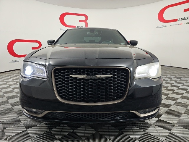 2016 Chrysler 300 S photo 2