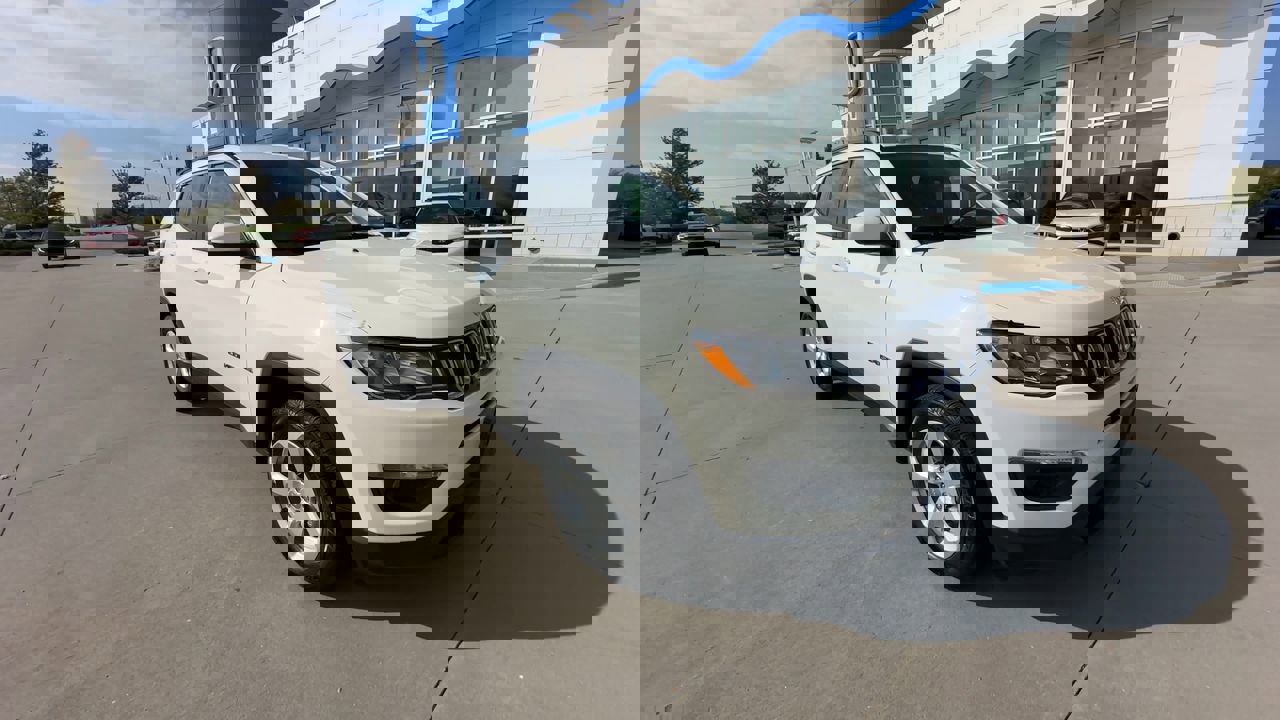 Used 2020 Jeep Compass Latitude with VIN 3C4NJDBBXLT160337 for sale in Kansas City