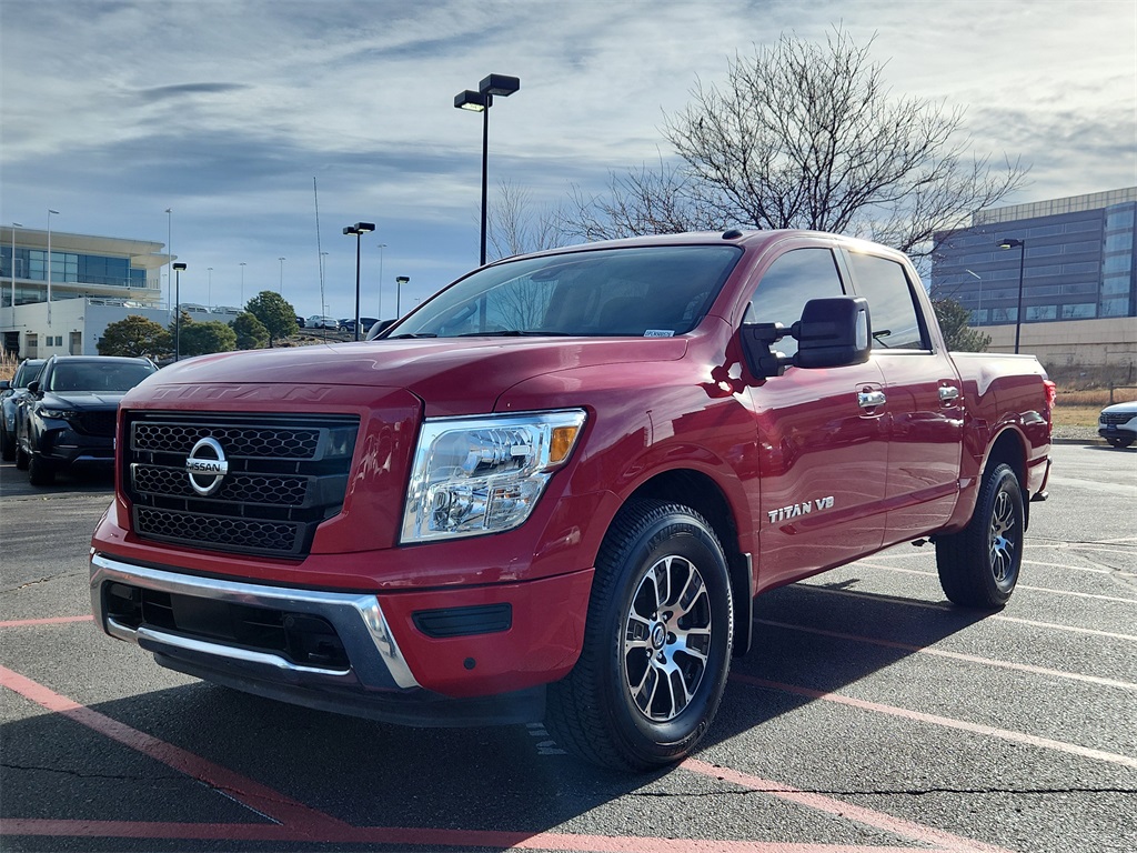 2020 Nissan Titan SV's photo