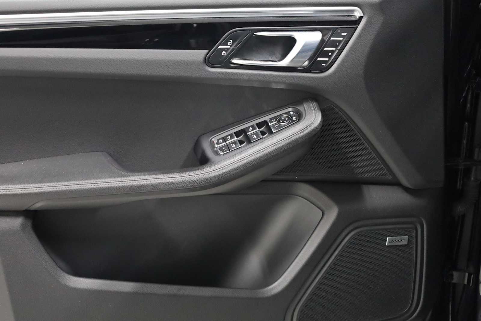 2021 Porsche Macan Base photo 16