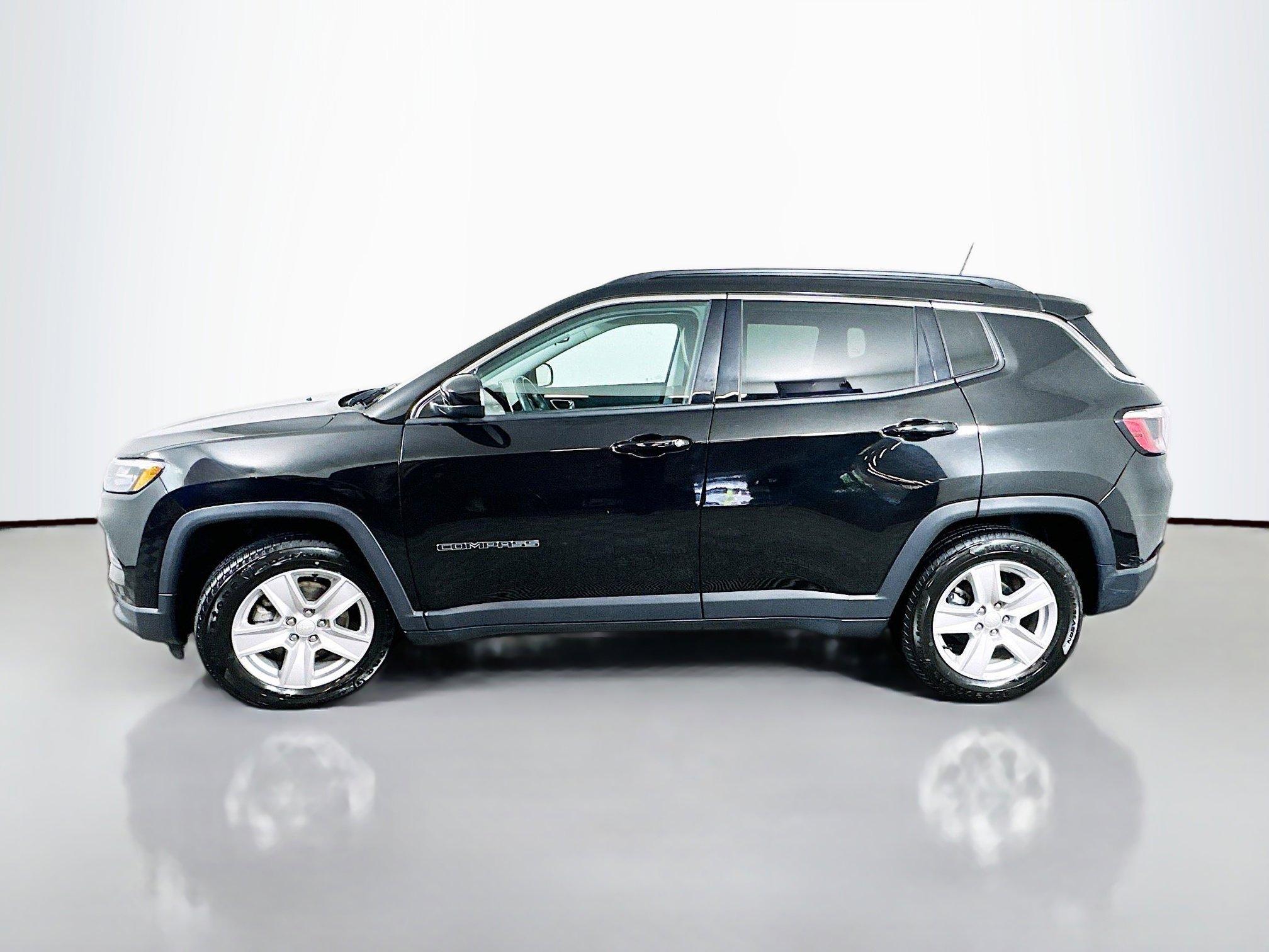 2022 Jeep Compass Latitude photo 4