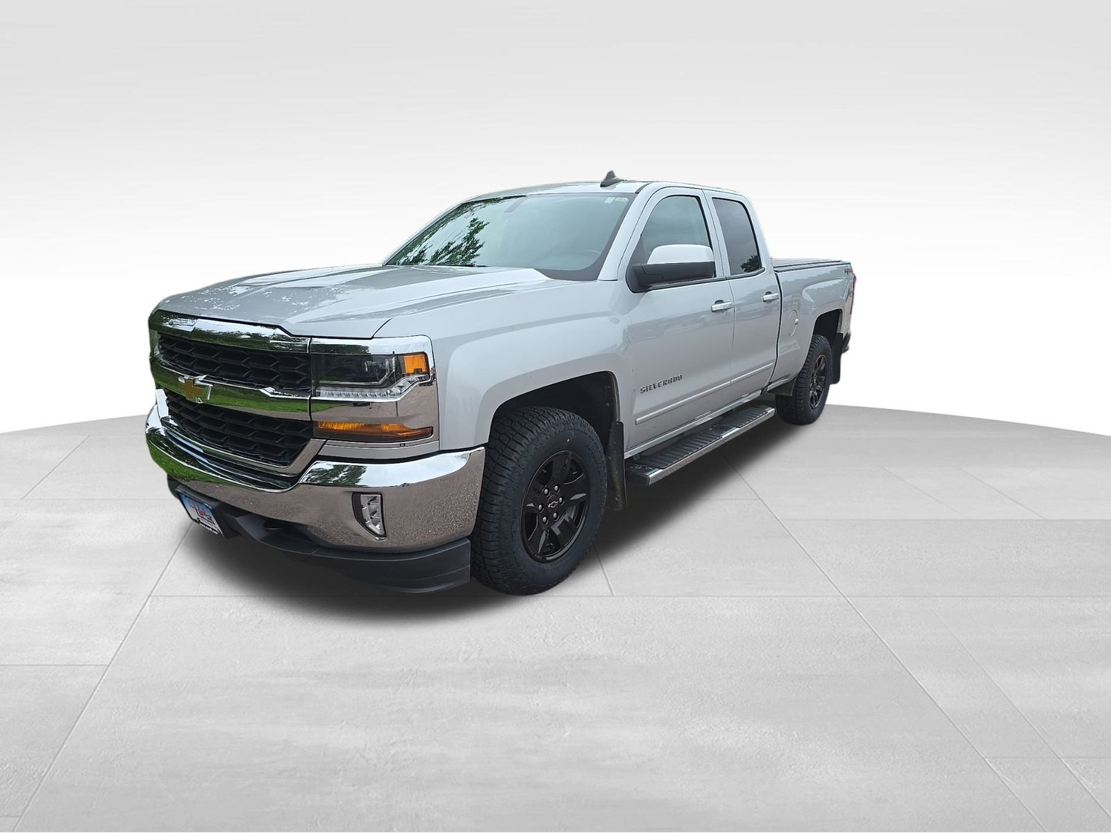 Used 2017 Chevrolet Silverado 1500 LT with VIN 1GCVKREC8HZ334498 for sale in Luverne, Minnesota