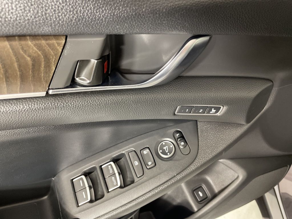 2018 Honda Accord EX-L photo 15