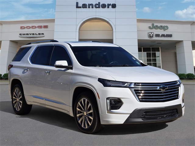 2023 Chevrolet Traverse Premier photo 2