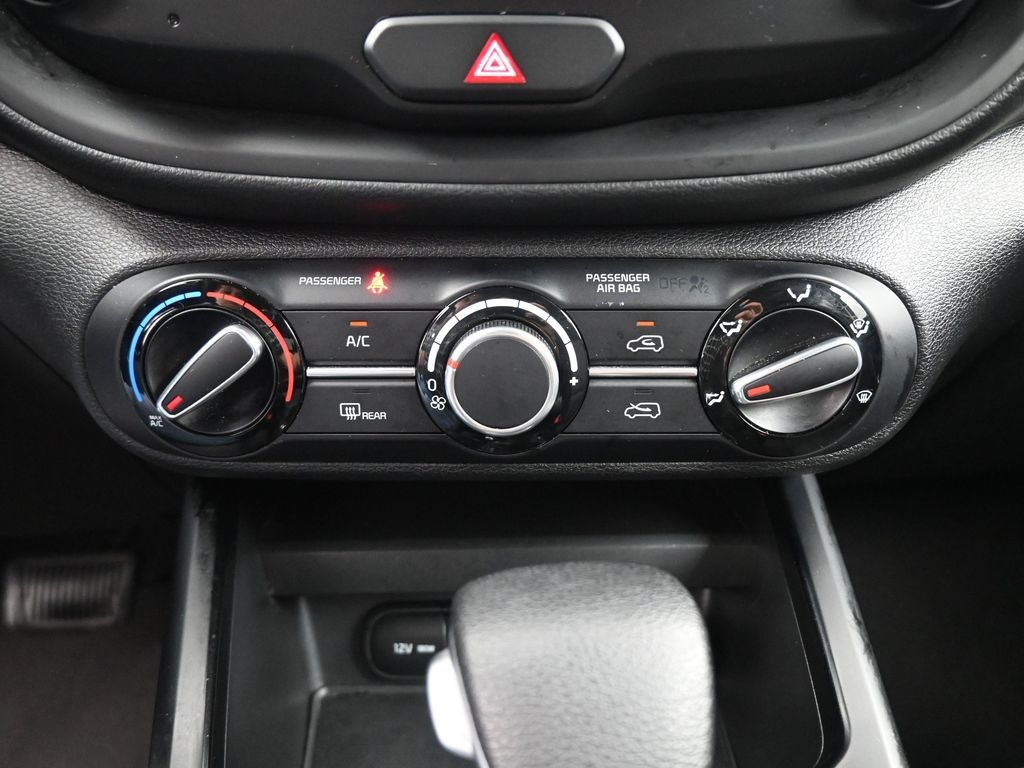 2023 Kia Soul LX photo 3