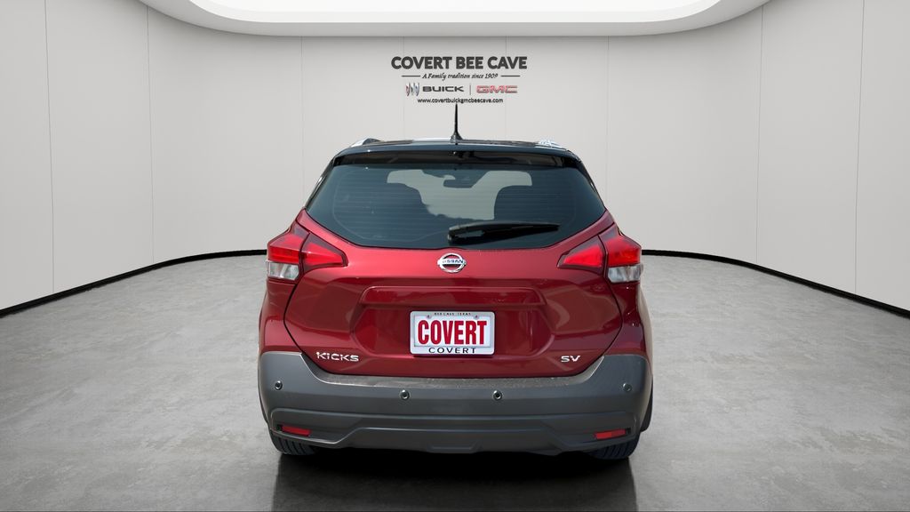 2020 Nissan Kicks SV photo 2
