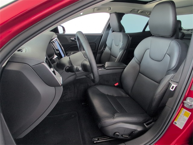 2023 Volvo S60 B5 Core photo 2