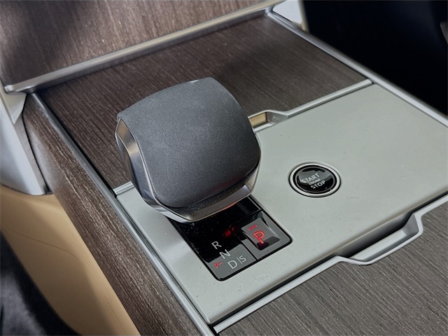 2025 Land Rover Range Rover SE photo 15