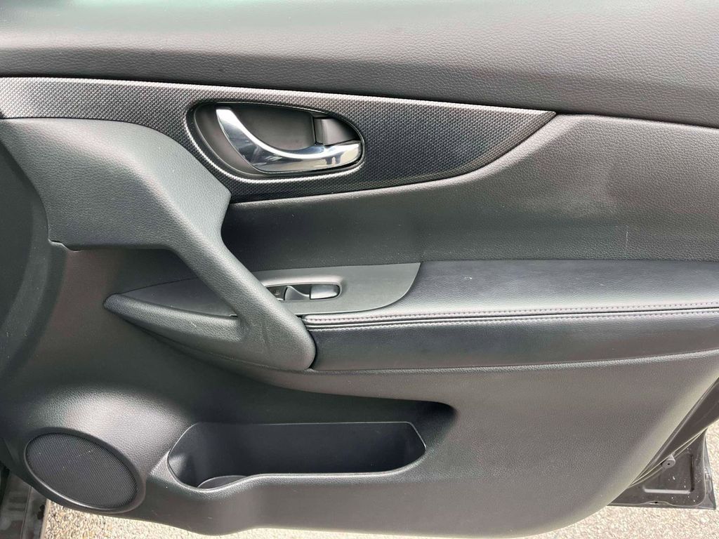 2016 Nissan Rogue SL photo 4