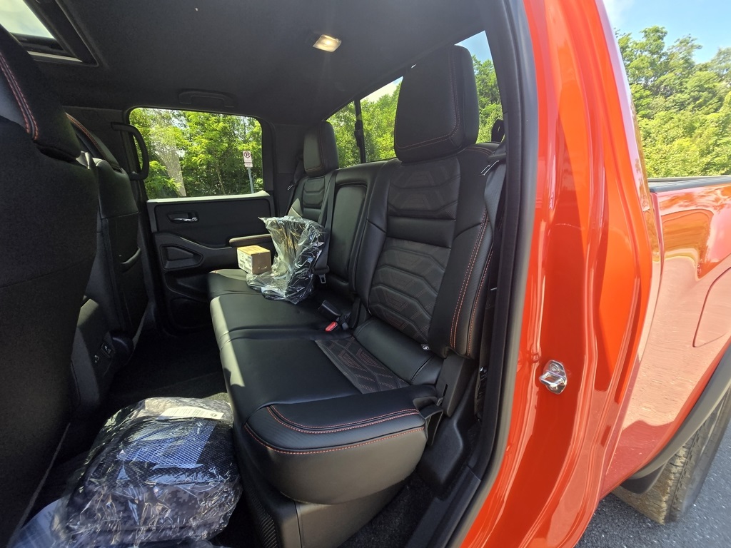 2025 Nissan Frontier PRO-4X photo 11