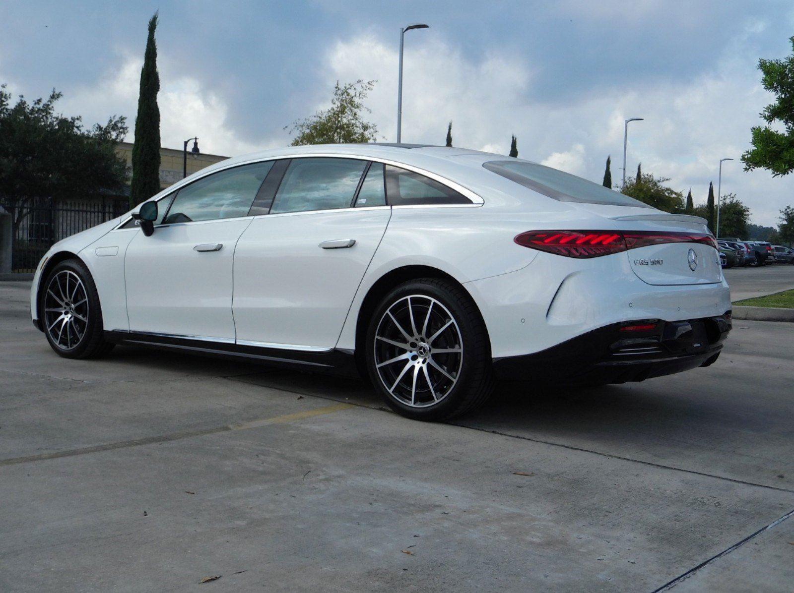 2022 Mercedes Benz EQS-Class Sedan photo 2