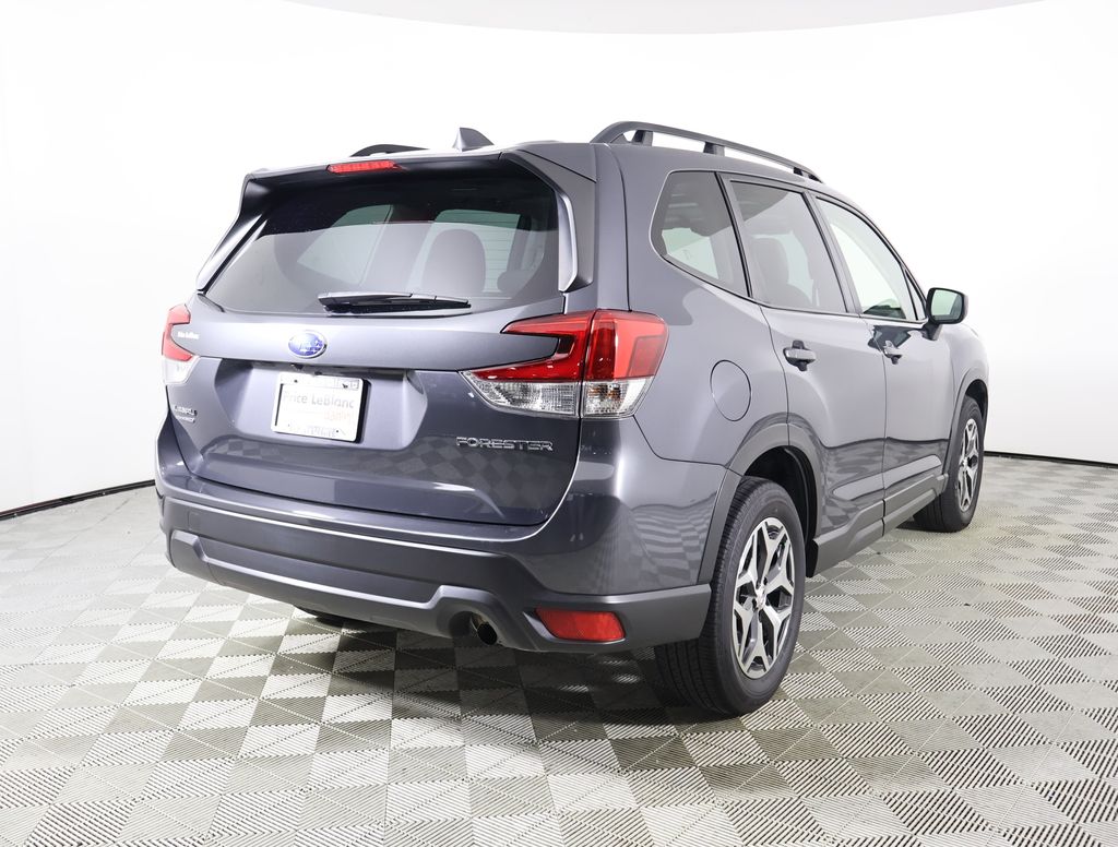2023 Subaru Forester Premium photo 4