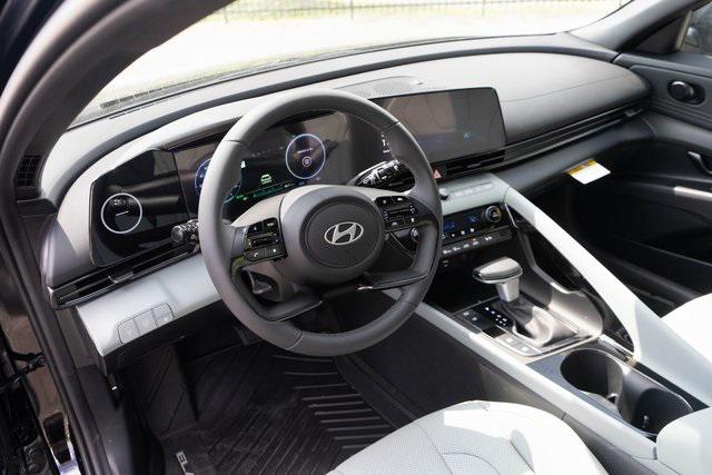2025 Hyundai Elantra Hybrid Limited photo 3