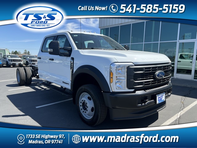 2025 Ford F-550 Super Duty Chassis Cab XL's photo