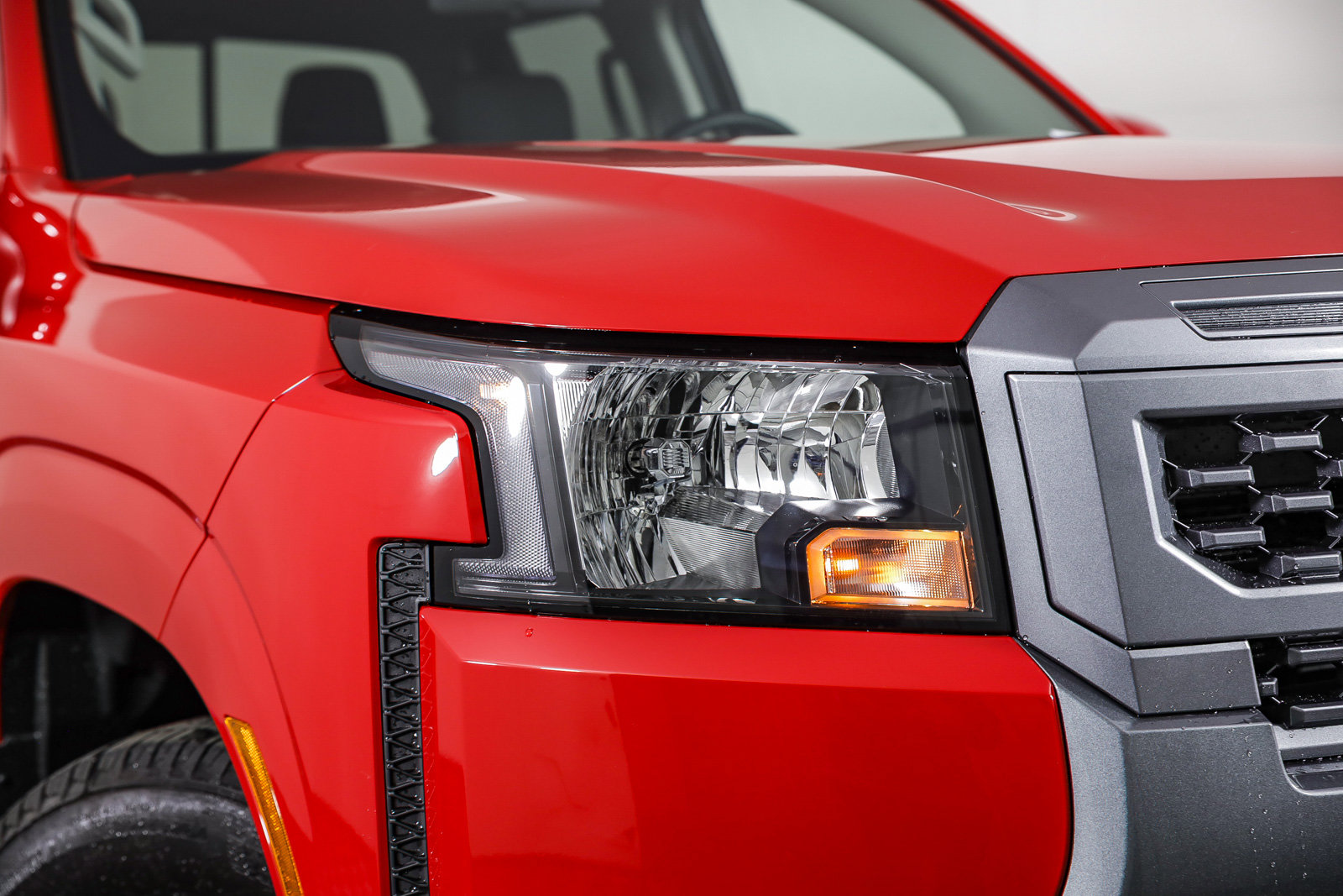 2025 Nissan Frontier Crew Cab SV photo 2