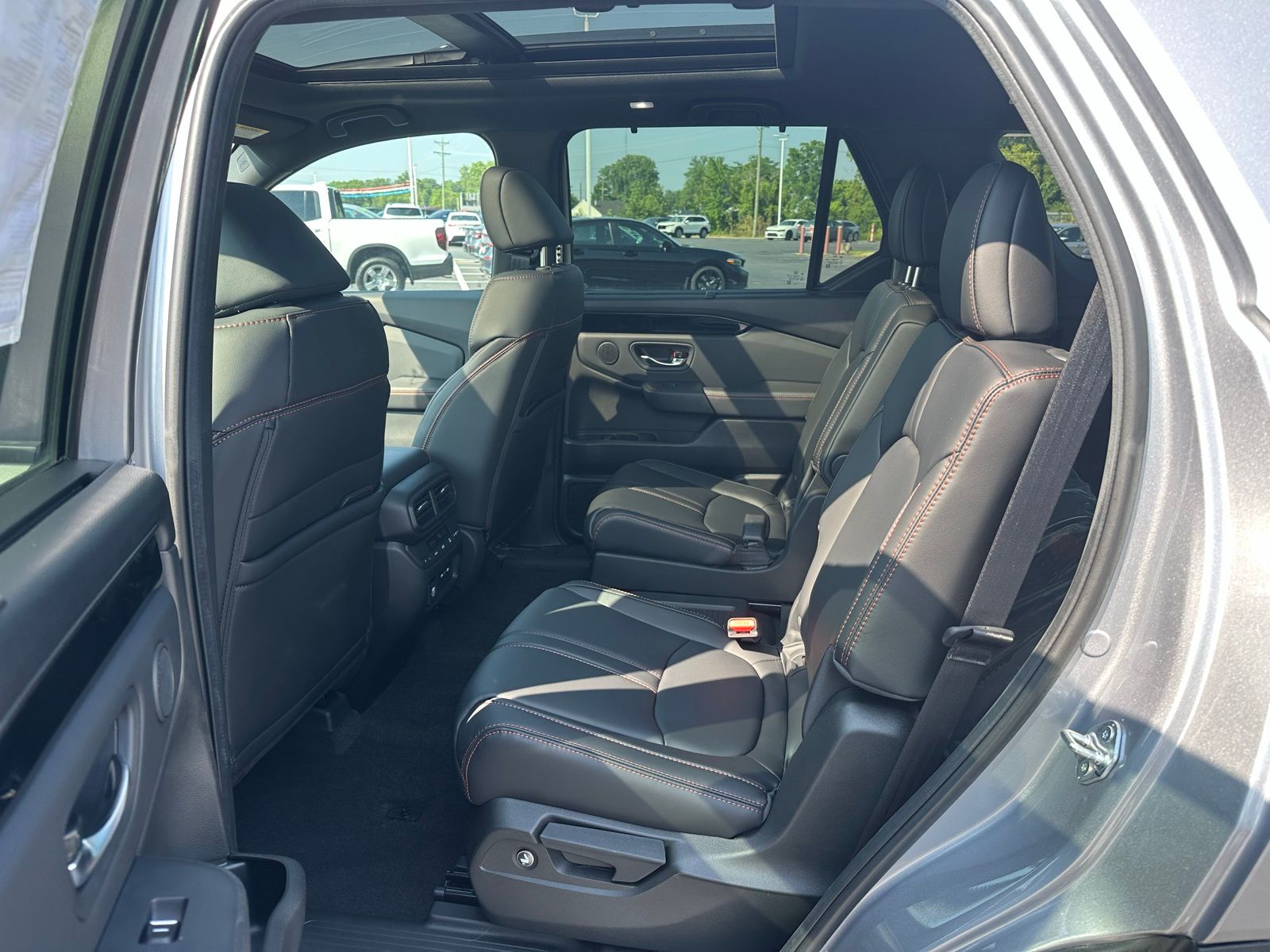 2025 Honda Pilot TrailSport photo 17