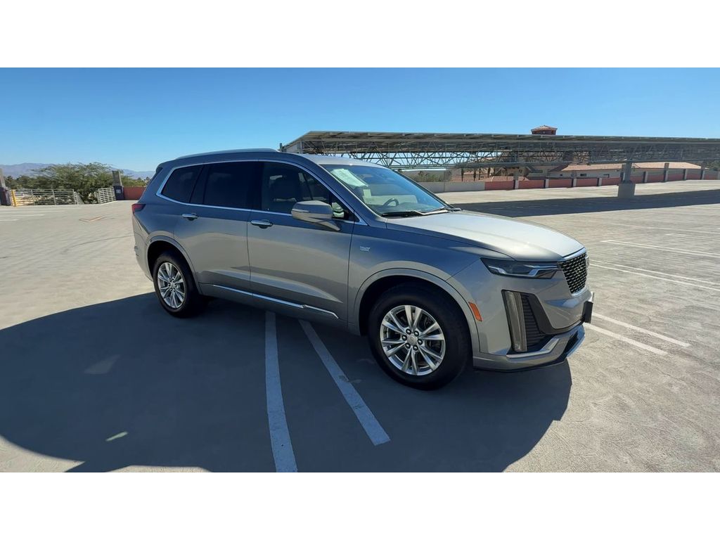 2023 Cadillac XT6 Luxury photo 2