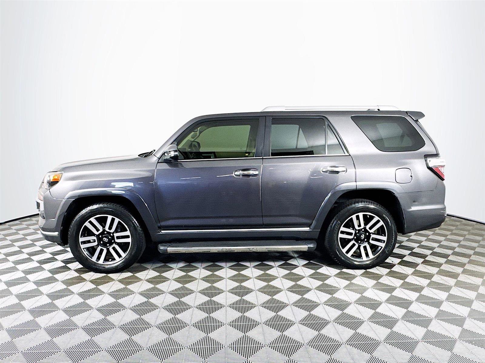 2016 Toyota 4Runner Limited photo 4