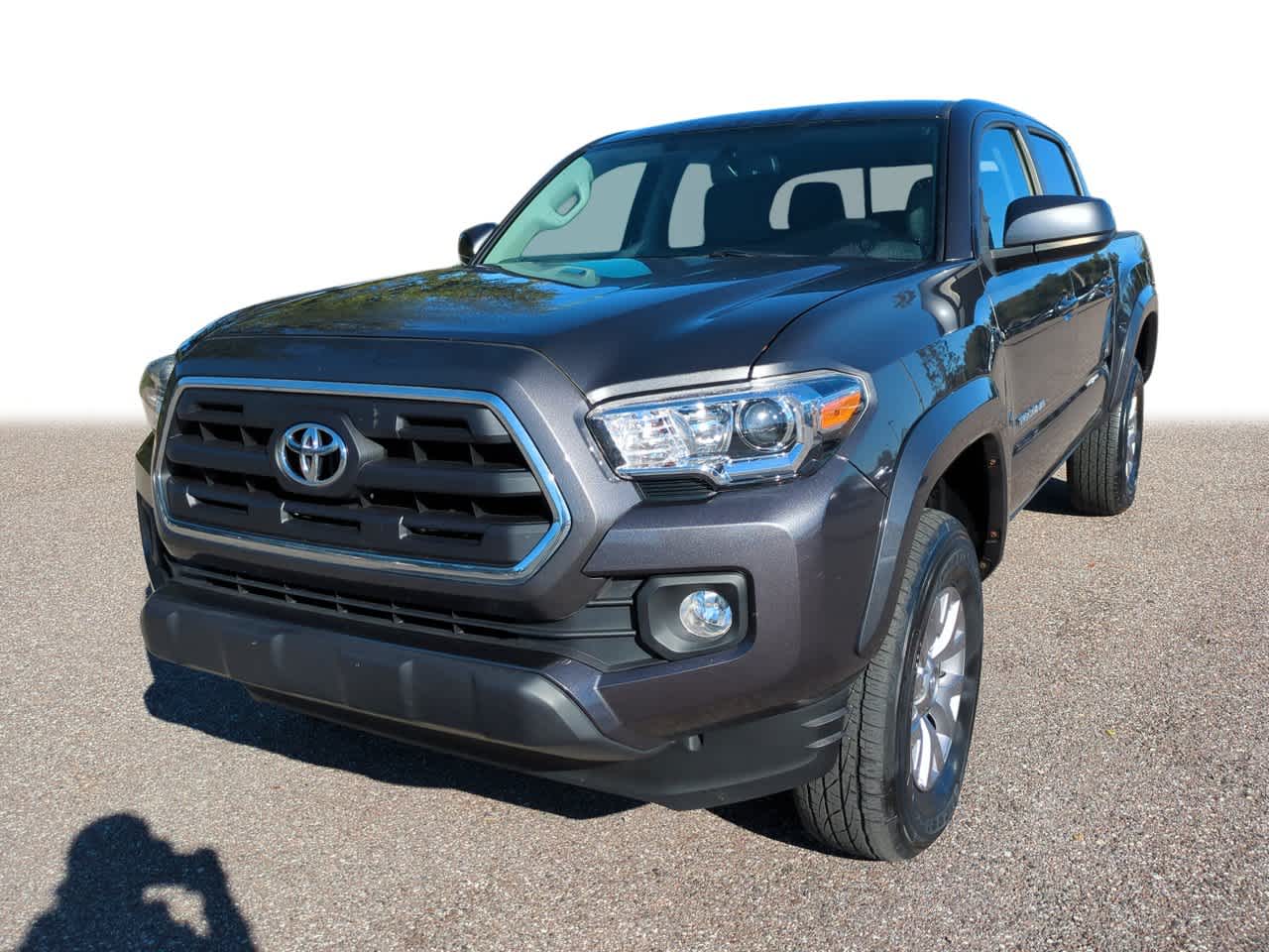 2017 Toyota Tacoma SR5's photo