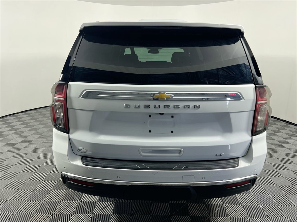 2023 Chevrolet Suburban LT photo 3