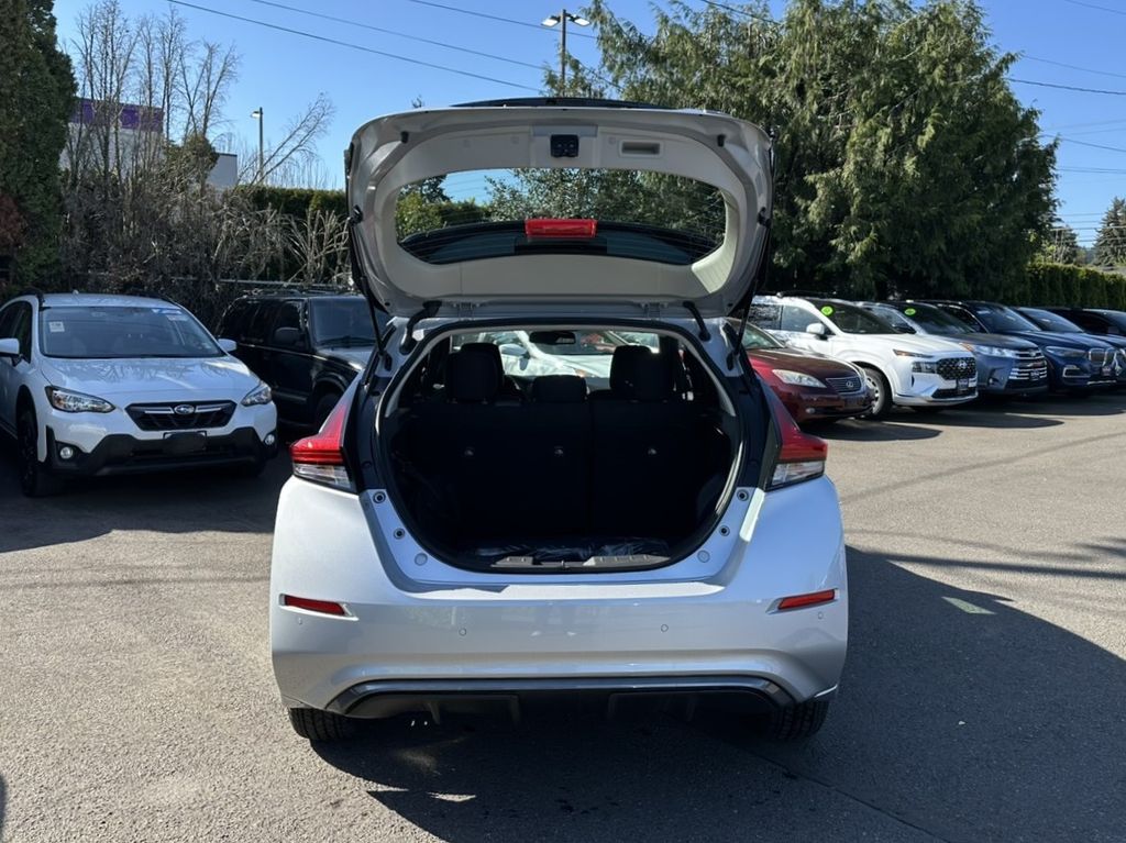2025 Nissan Leaf SV Plus photo 8