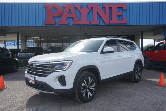 2024 Volkswagen Atlas SE's photo