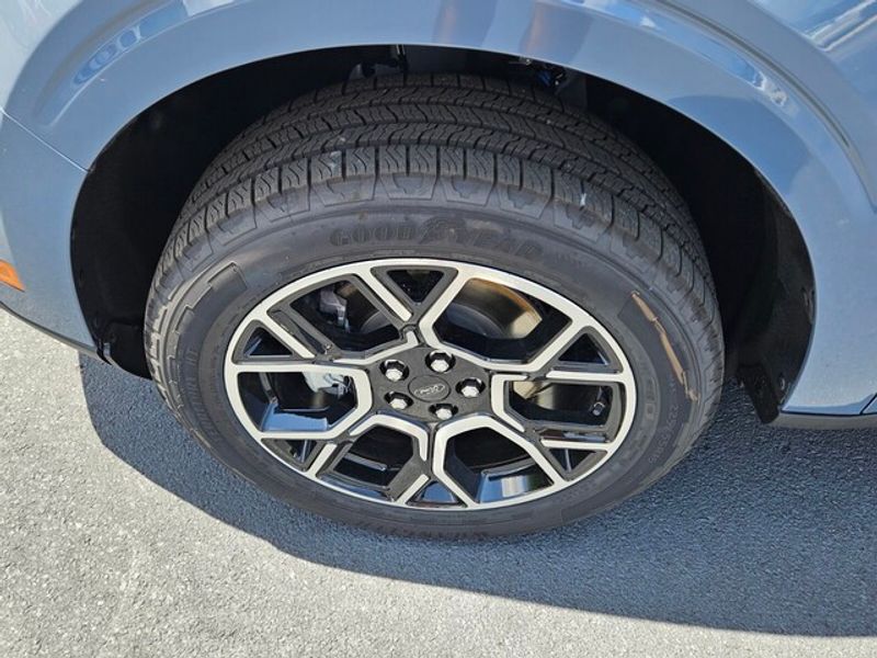 2025 Ford Maverick Lariat photo 16