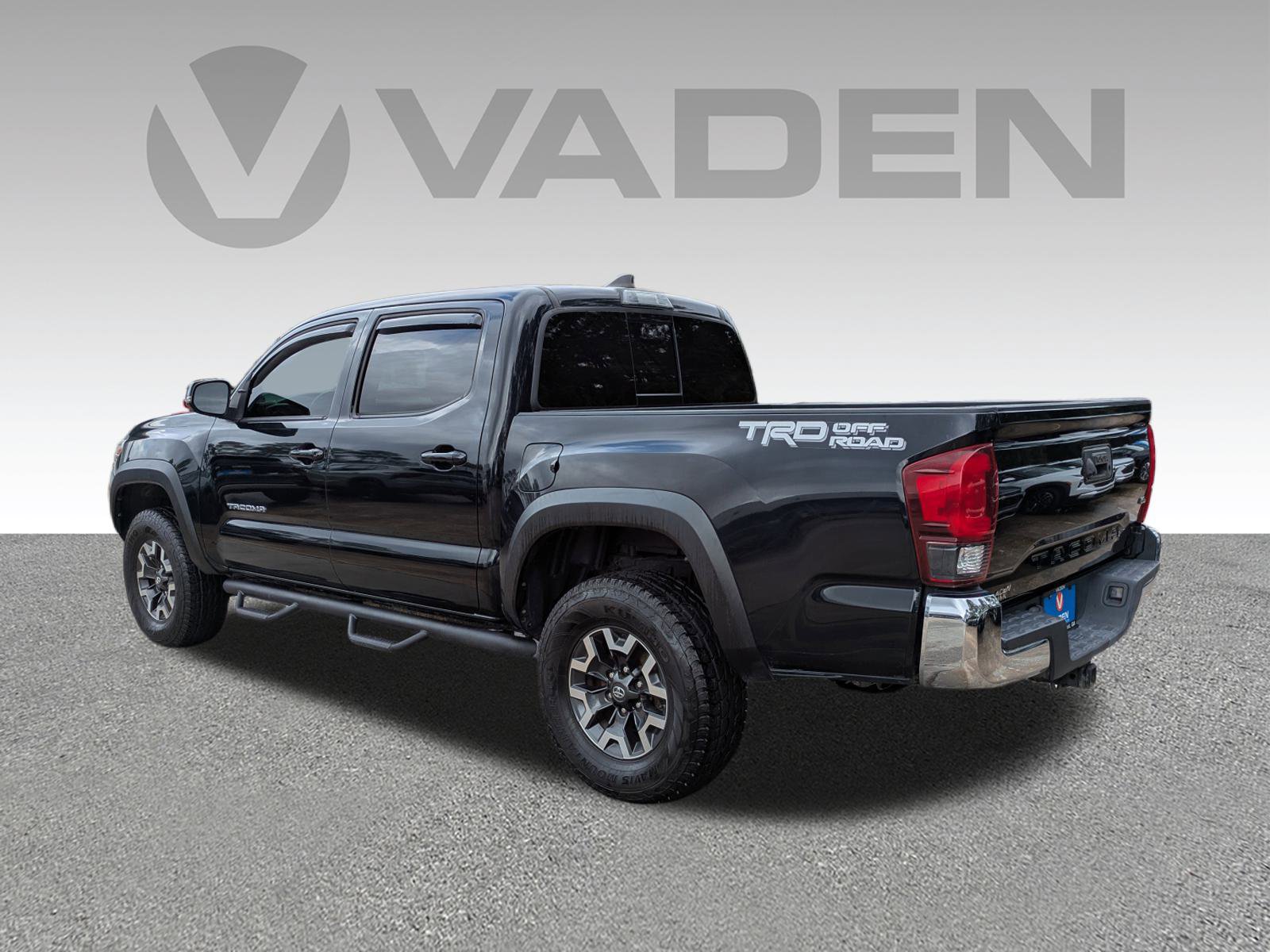 2019 Toyota Tacoma TRD Off-Road photo 4