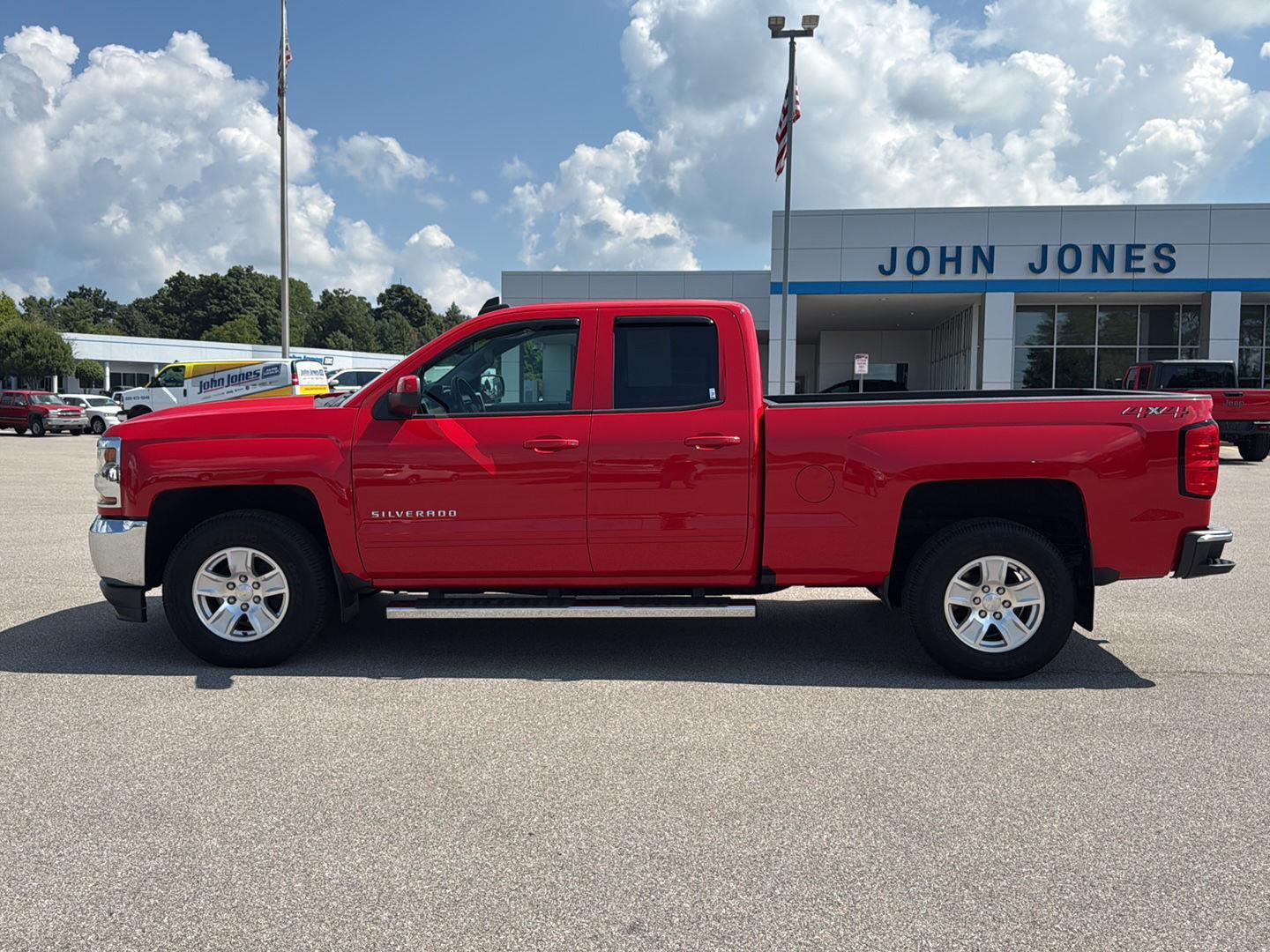 2018 Chevrolet Silverado 1500 LT photo 3