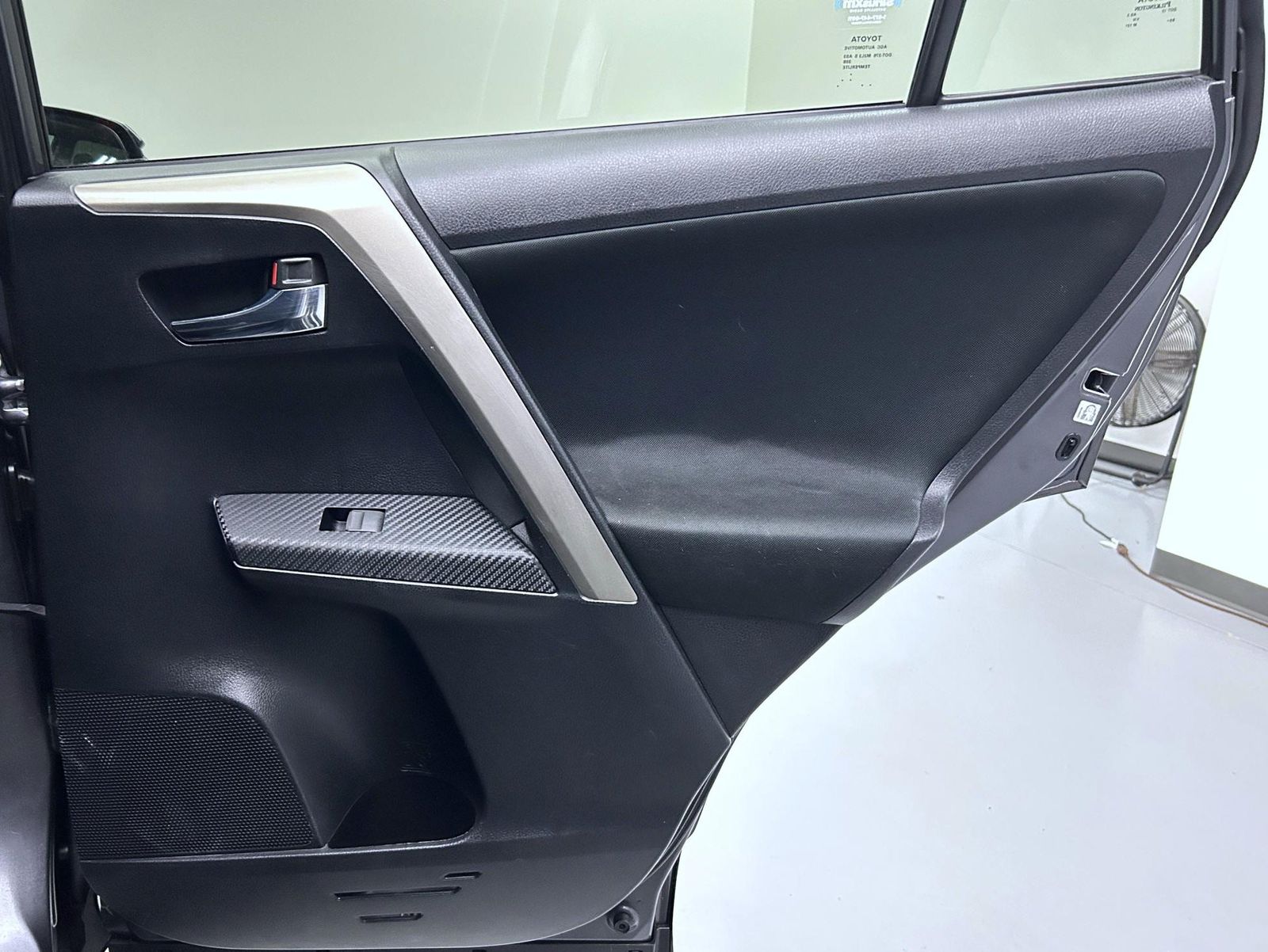 2015 Toyota RAV4 XLE photo 17