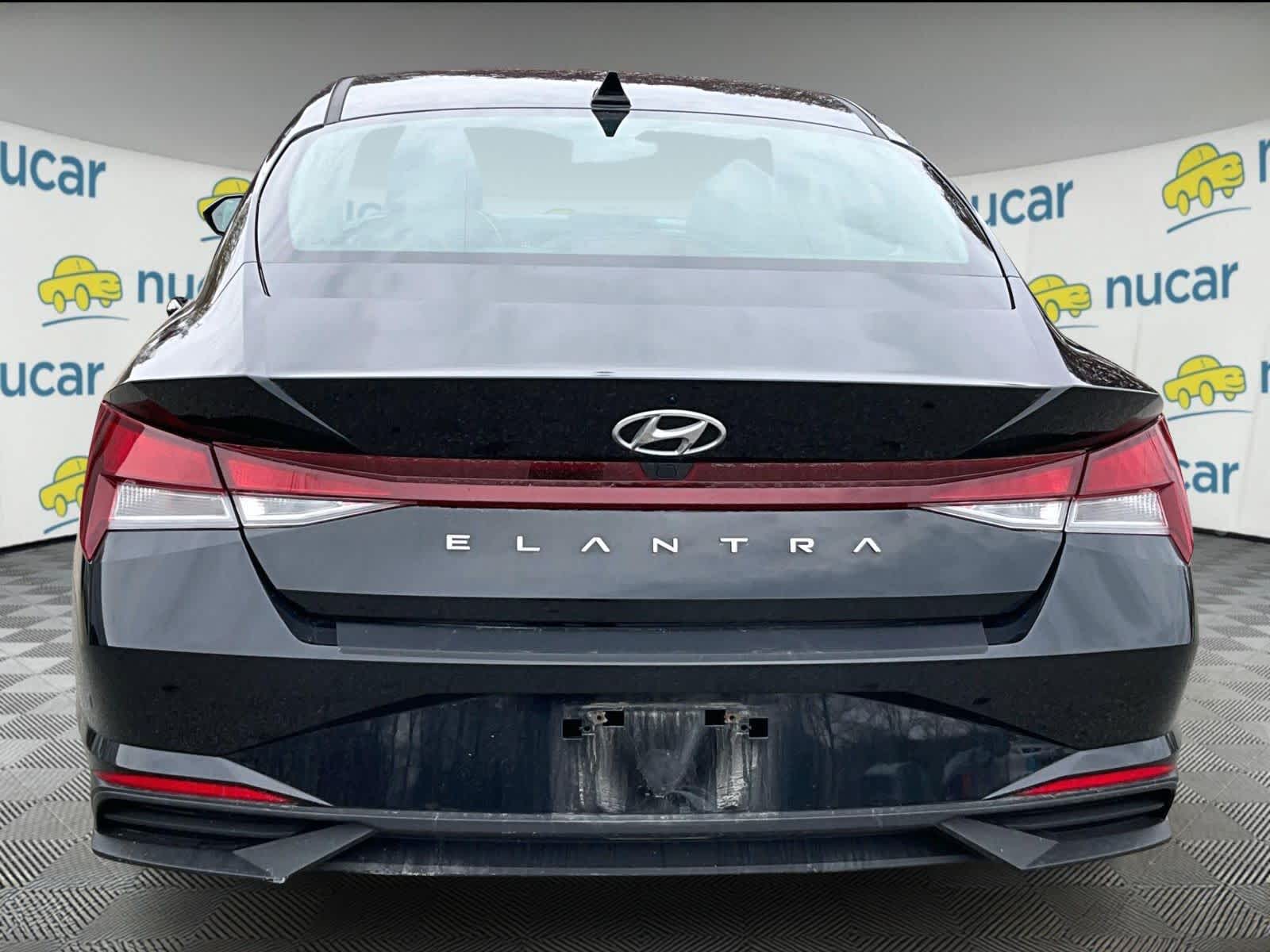 2023 Hyundai Elantra SEL photo 3
