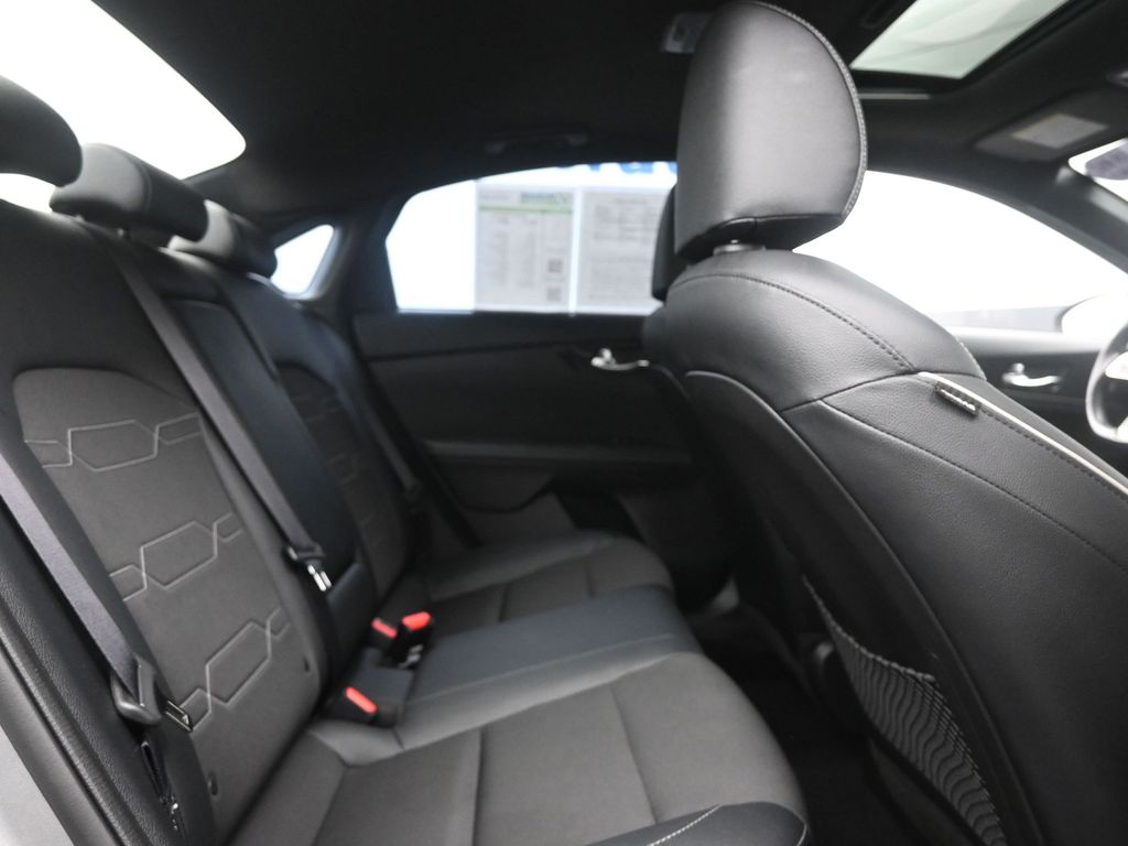 2022 Kia Forte GT-Line photo 6