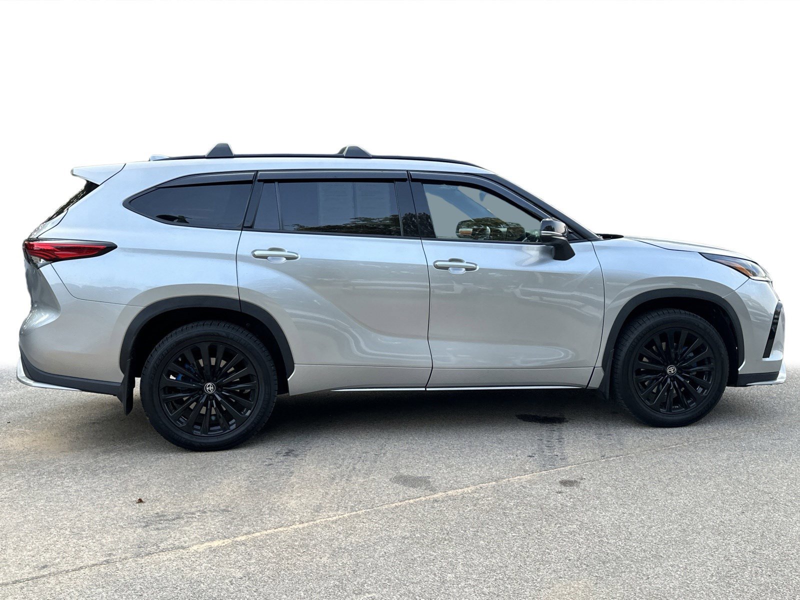 2023 Toyota Highlander L photo 7