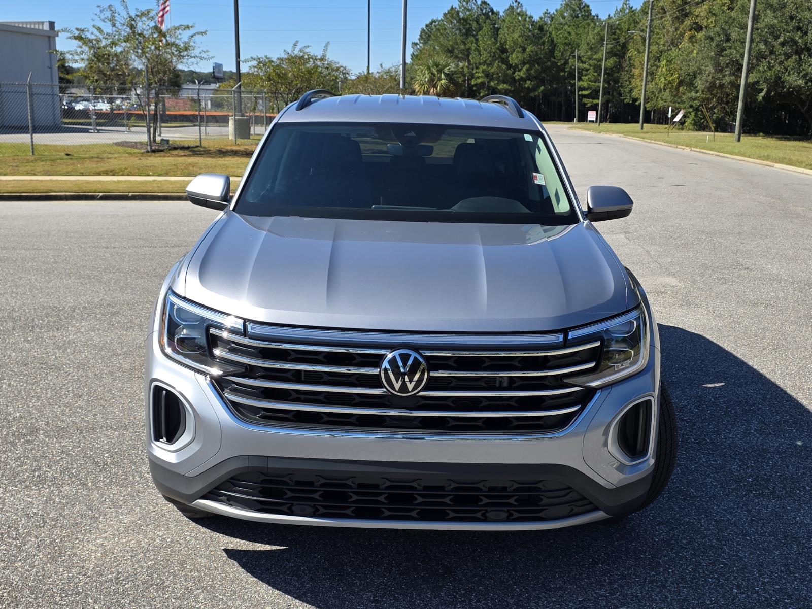 2024 Volkswagen Atlas SE photo 2