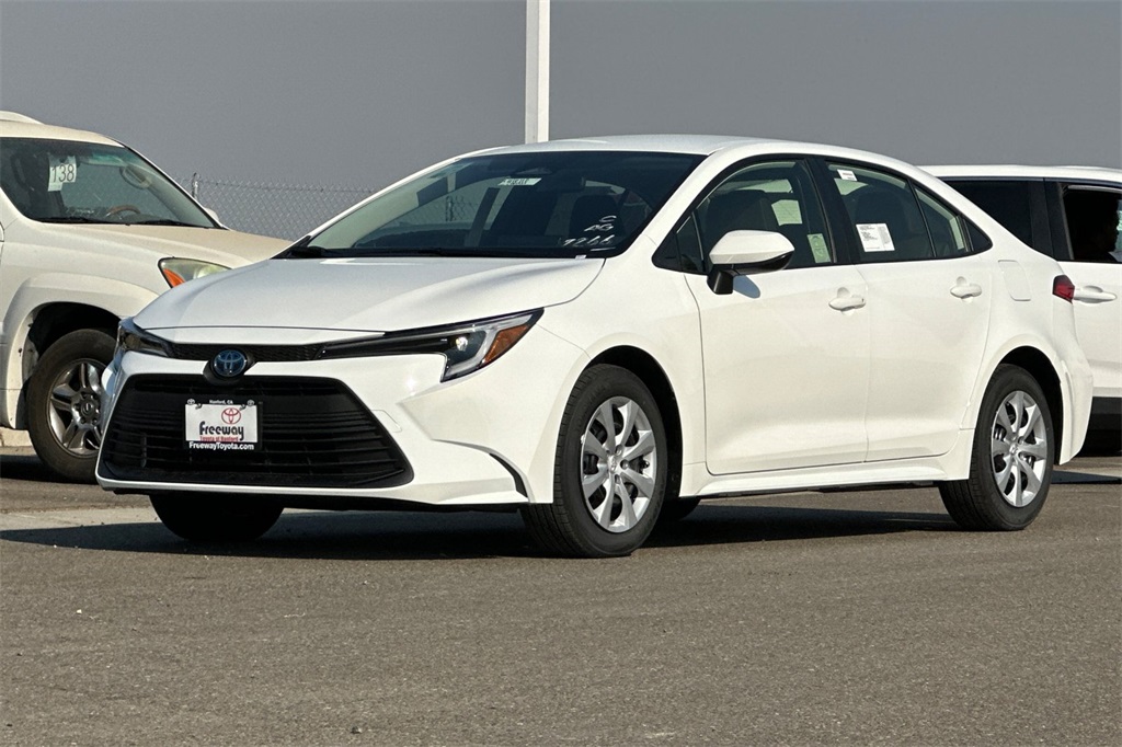 2025 Toyota Corolla Hybrid LE photo 6