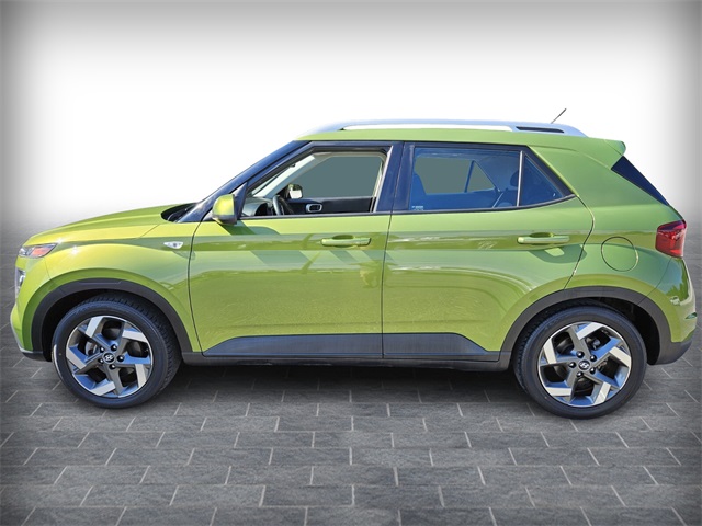 2023 Hyundai Venue SEL photo 2