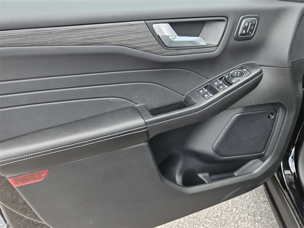 2025 Ford Escape Plug-In Hybrid photo 14