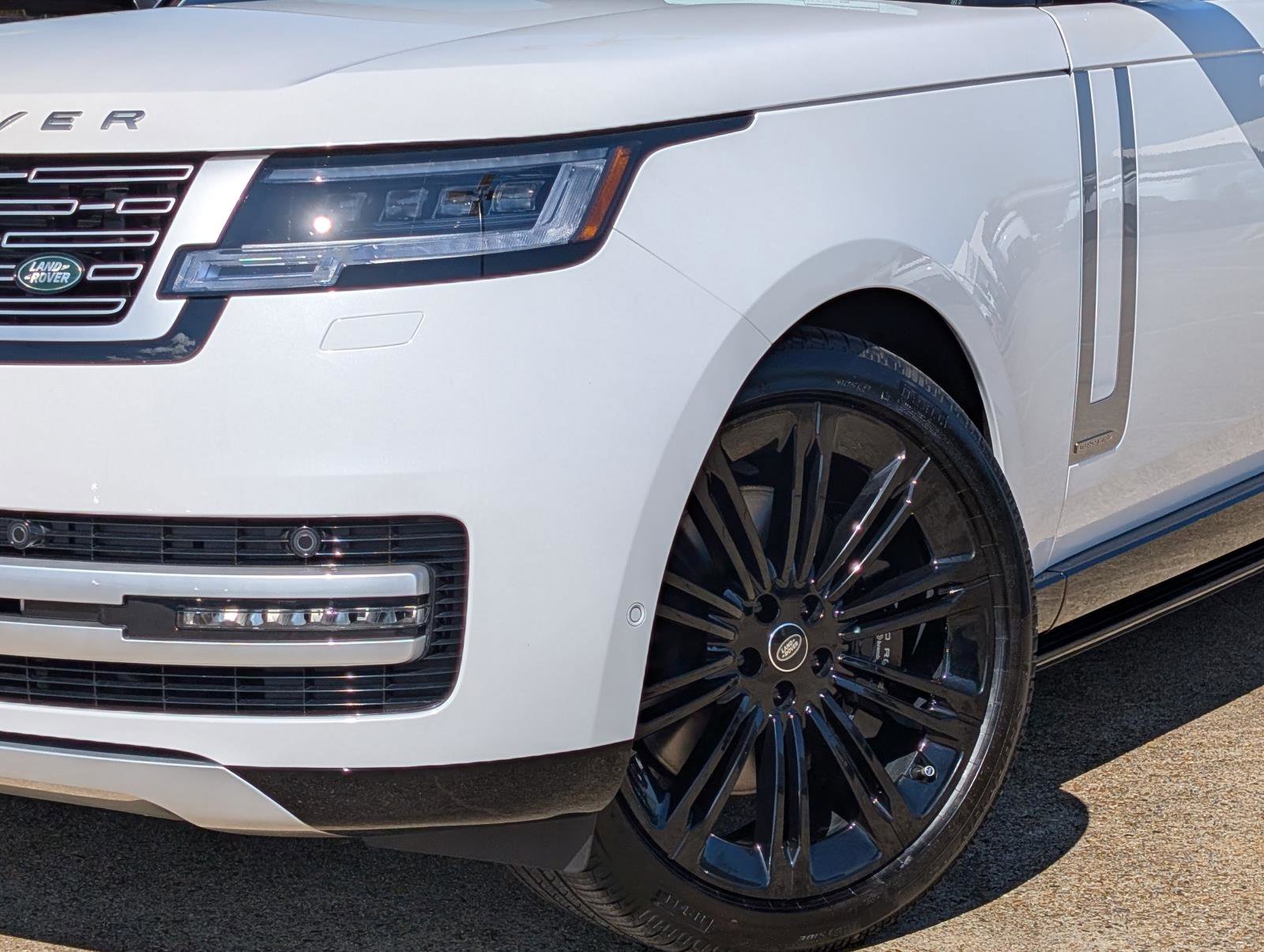 2025 Land Rover Range Rover Autobiography photo 4