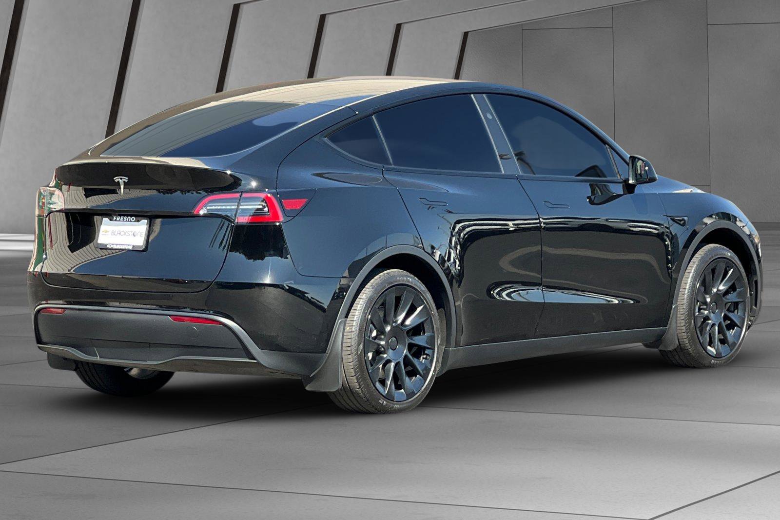 2024 Tesla Model Y photo 3